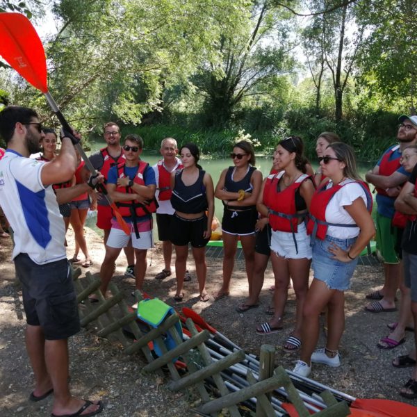 canoa sul fiume tirino