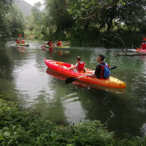 in canoa sul fiume abruzzo