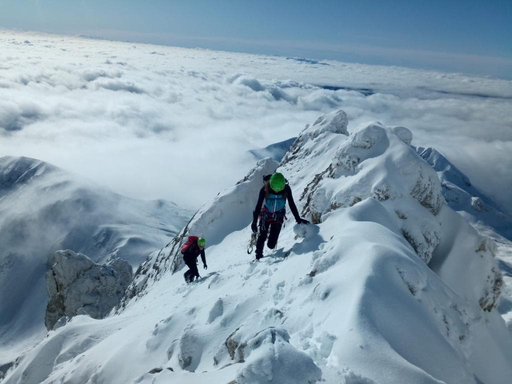 Avvicinamento CRAMPONAGE RAMPONI PICCOZZA alpinismo invernale 1